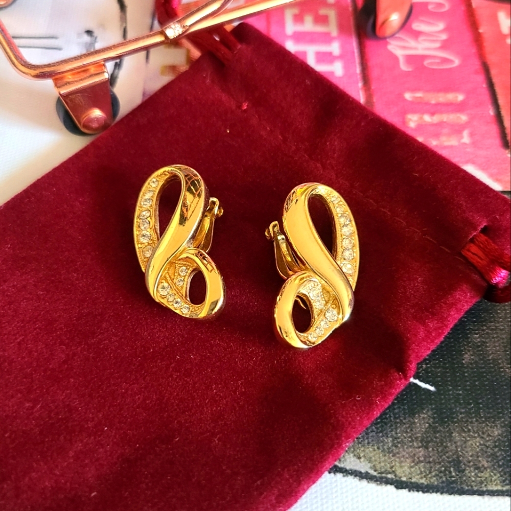 ✨️💖Authentic Vintage Givenchy Gold Clip-on Earrings✨️💖